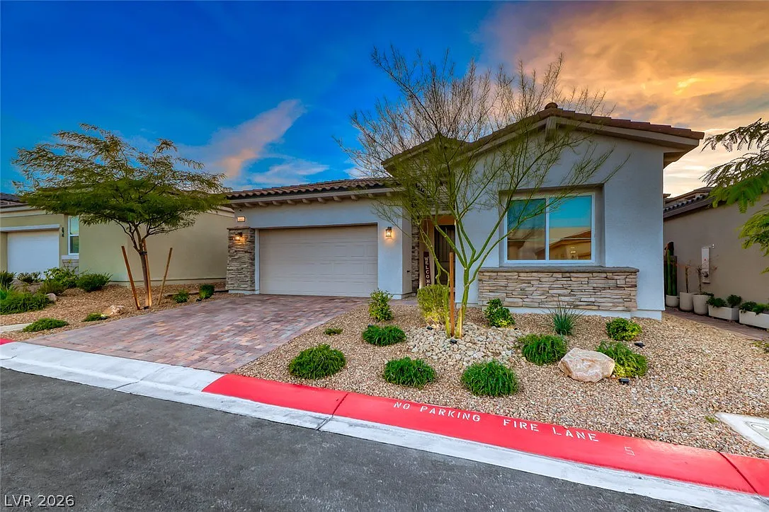 3 bed, 2.5 bath, 2296 sqft, $3,995 — Photo 4