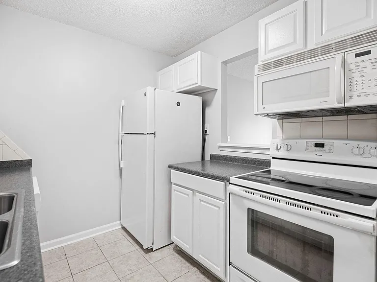 5645 Hornaday Rd #B — Photo 17