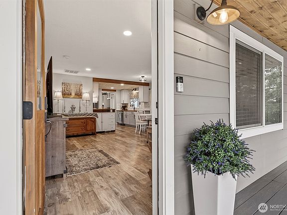 5th image of 615 NE 257th Avenue