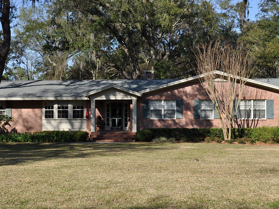 Elegant front elevation