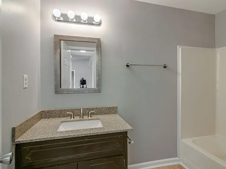1013 Bush Ave — Photo 21