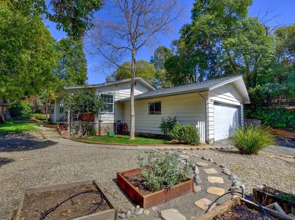 109 Valley View Dr, Auburn, CA 95603