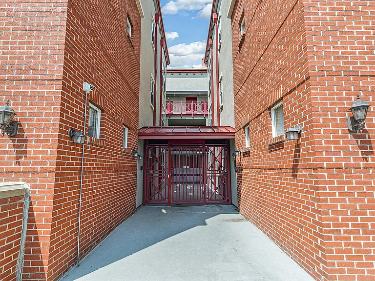 1767 N Pearl St #308 — Photo 3