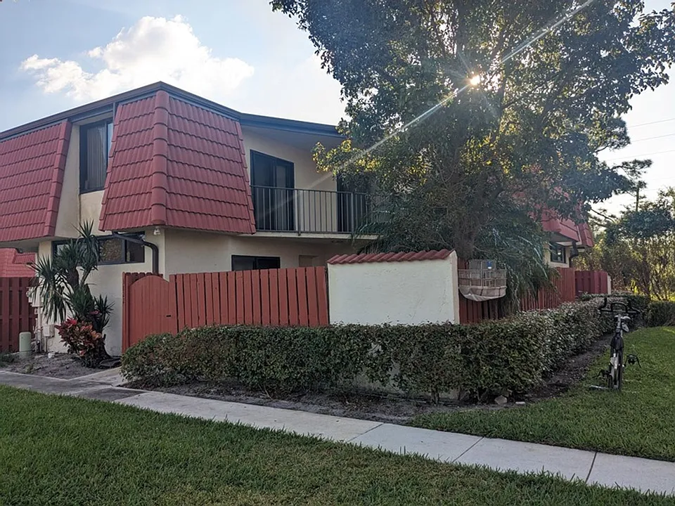 3822 Victoria Dr