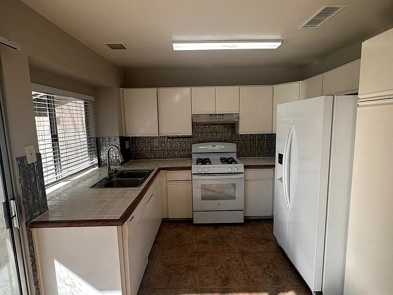 11929 Sugar Creek Ct — Photo 2