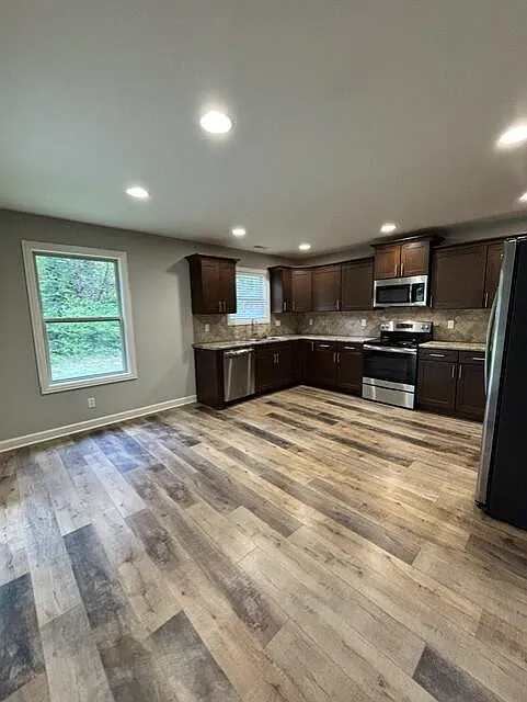 3 bed, 2.0 bath, 1600 sqft, $1,950 — Photo 2