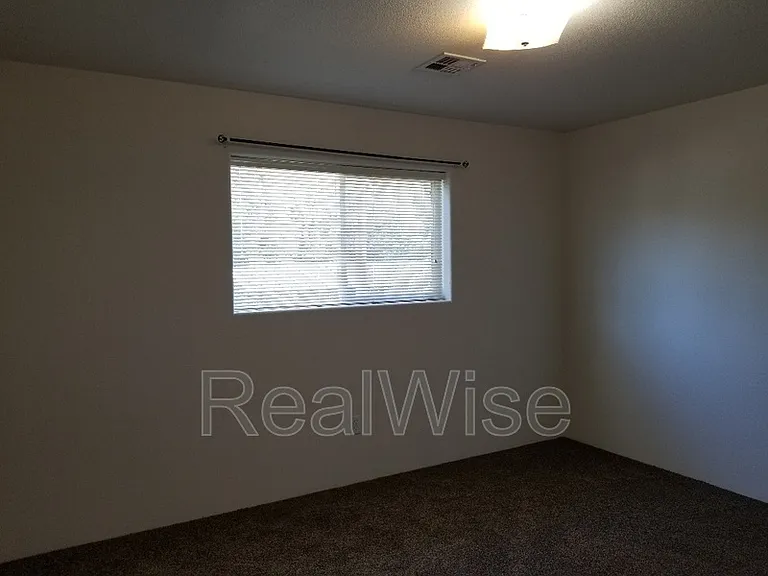 1527 Hamilton Ln — Photo 13