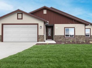 1021 N Acacia St, Woodlake, CA