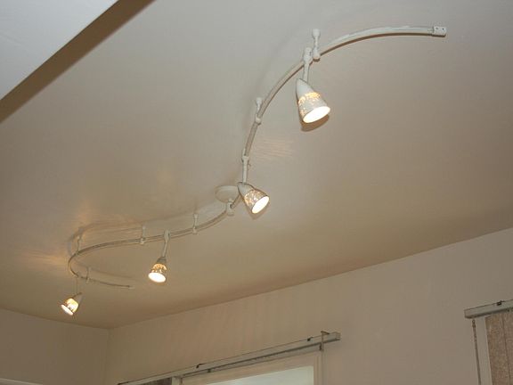5th image of 220 Betts Ave #2