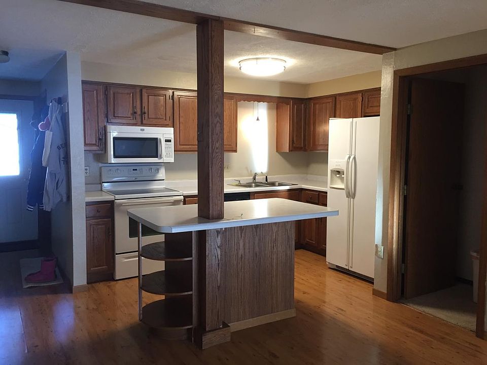 Open kitchen with island.