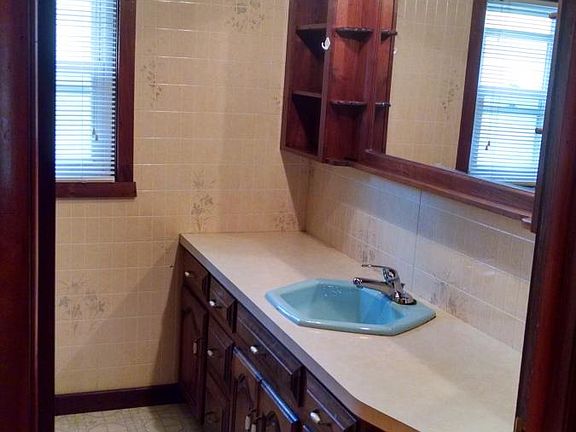 Bath with tub/shower unit