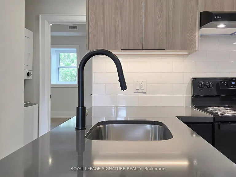 28 Beaconsfield Ave #3 — Photo 12