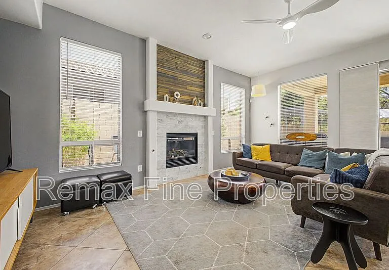 3563 N Tuscany — Photo 3