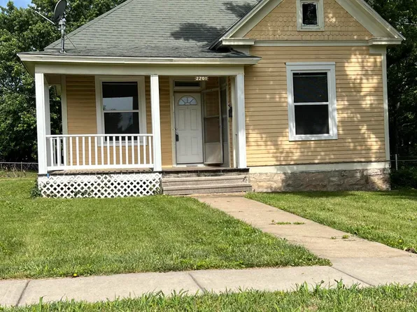 2201 N Robberson Avenue, Springfield, MO 65803