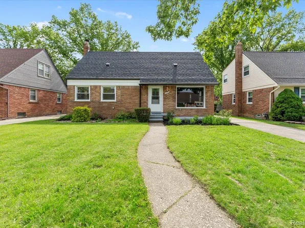 16355 Windermere Cir, Southgate, MI 48195