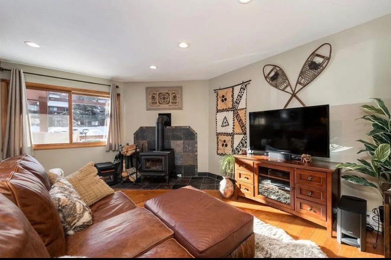 2 bed, 864 sqft, $2,600 — Photo 1