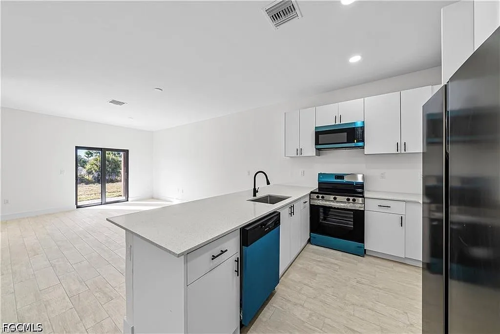 3 bed, 2.0 bath, 1175 sqft, $1,650 — Photo 4