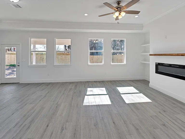 939 Lake View Dr — Photo 9