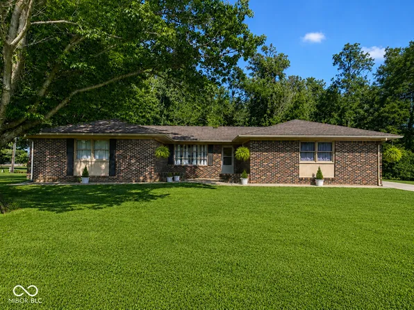 6 U Dr, Cloverdale, IN 46120