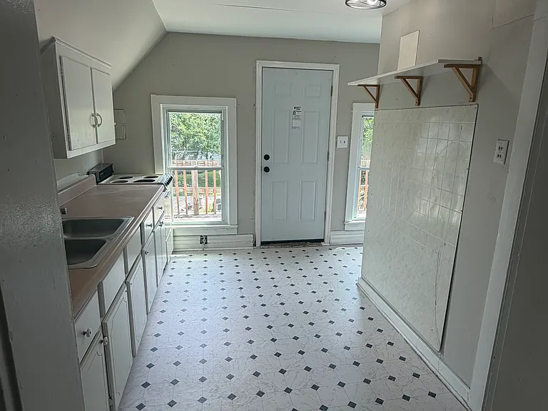 410 E Buchanan St — Photo 3
