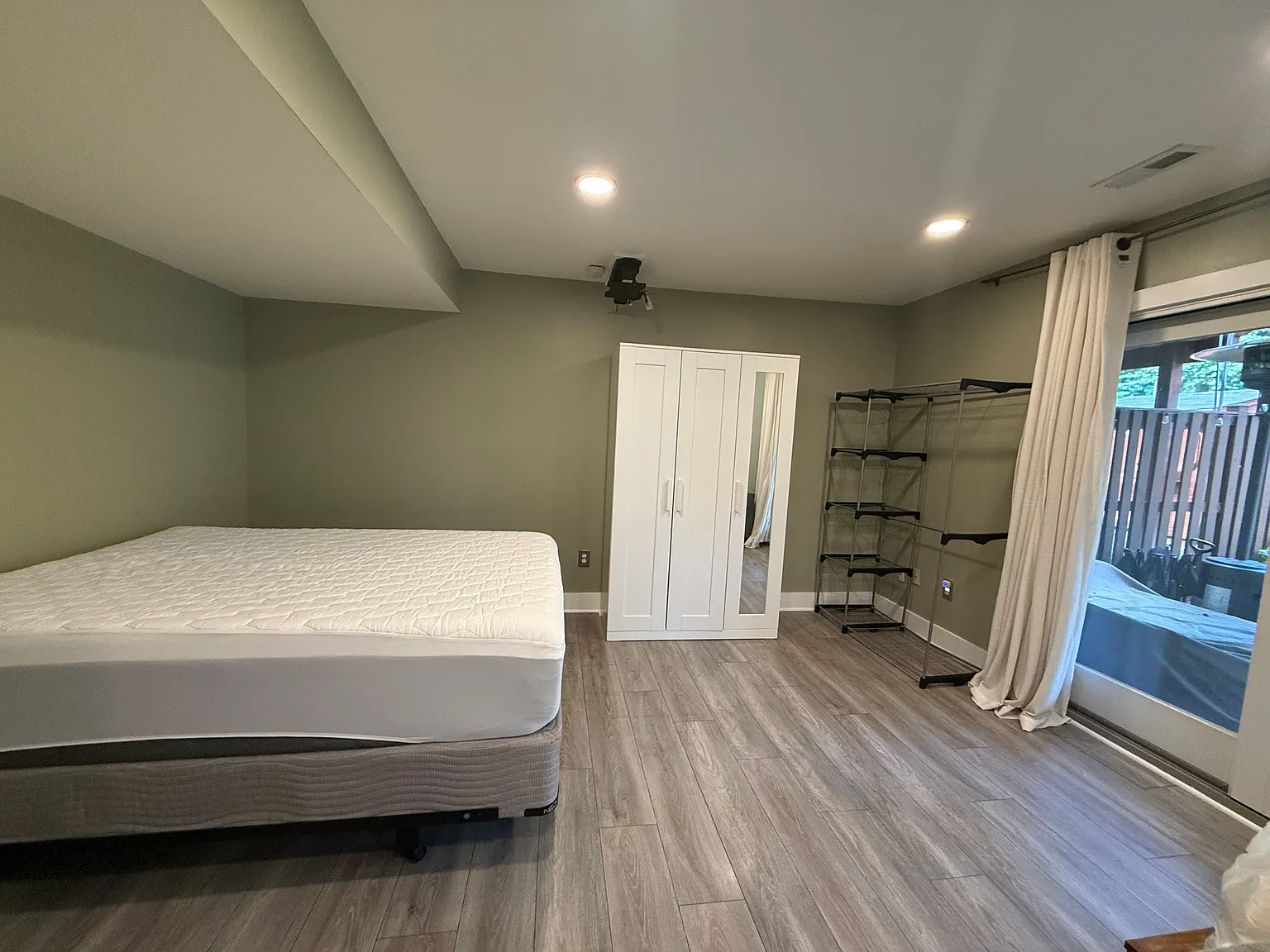 3 bed, 1871 sqft, $1,250 — Photo 1