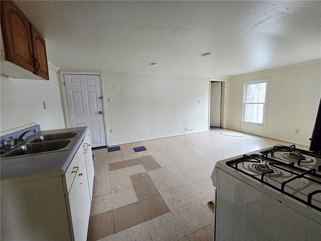 2 bed, 1.0 bath, 4032 sqft, $950 — Photo 2