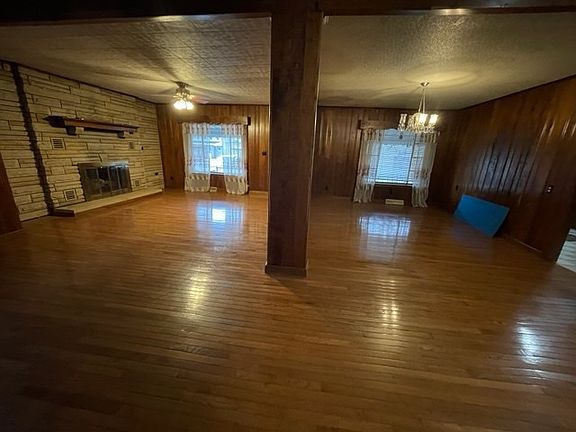 4th image of 103 W Church St