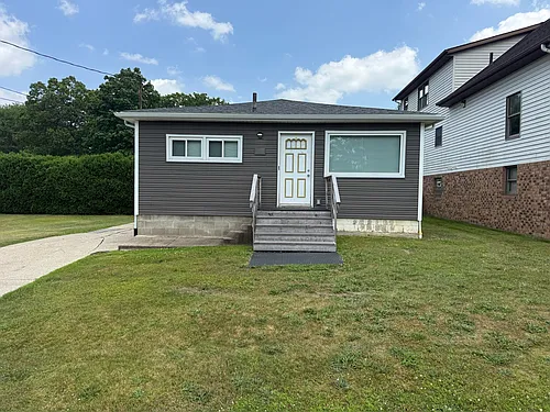 1479 Hyde Park Ave Photo 1