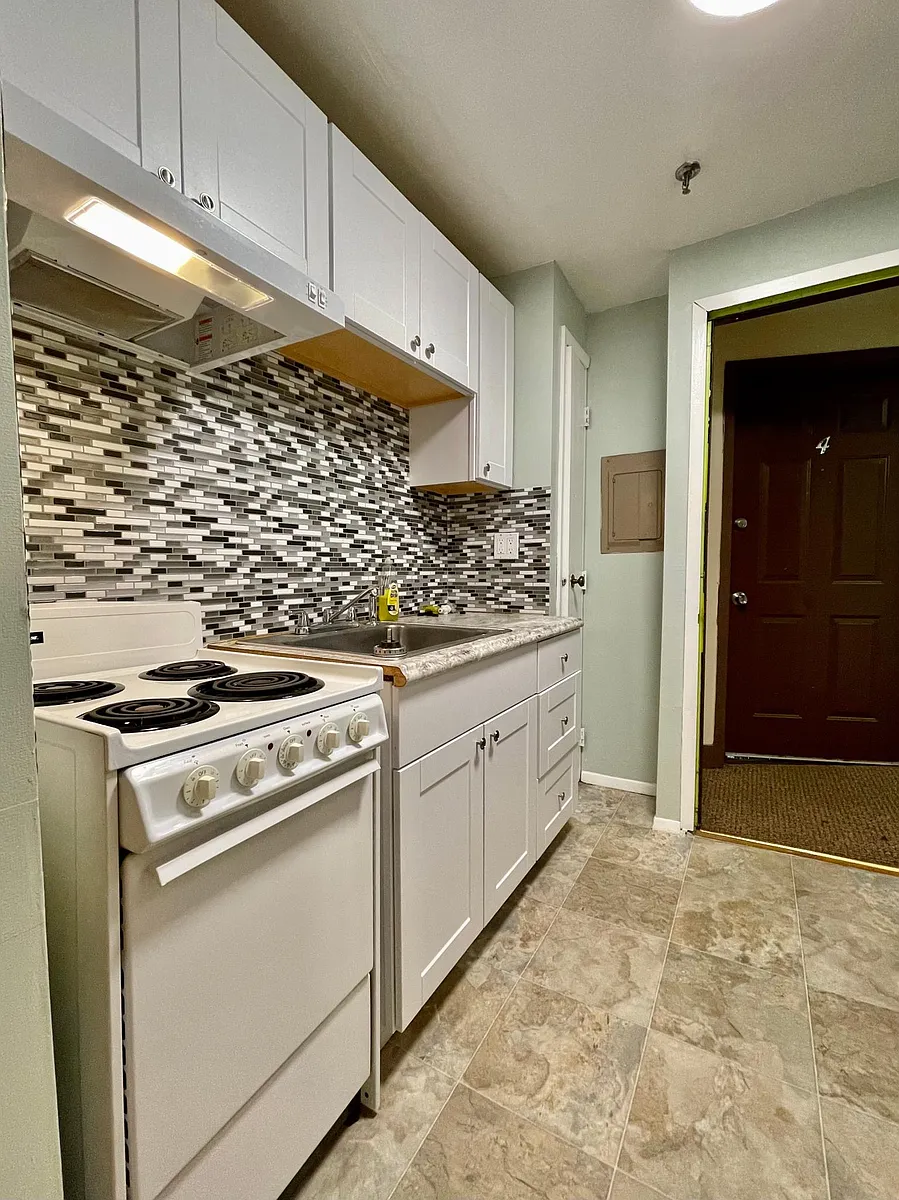 Building Photo - 5838 Alderson St #5