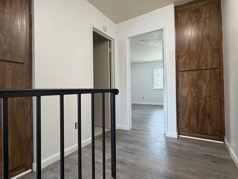 1930 Manor Pl — Photo 13