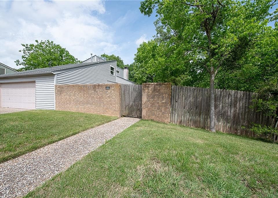 1st image of 1009 Arboles Cir