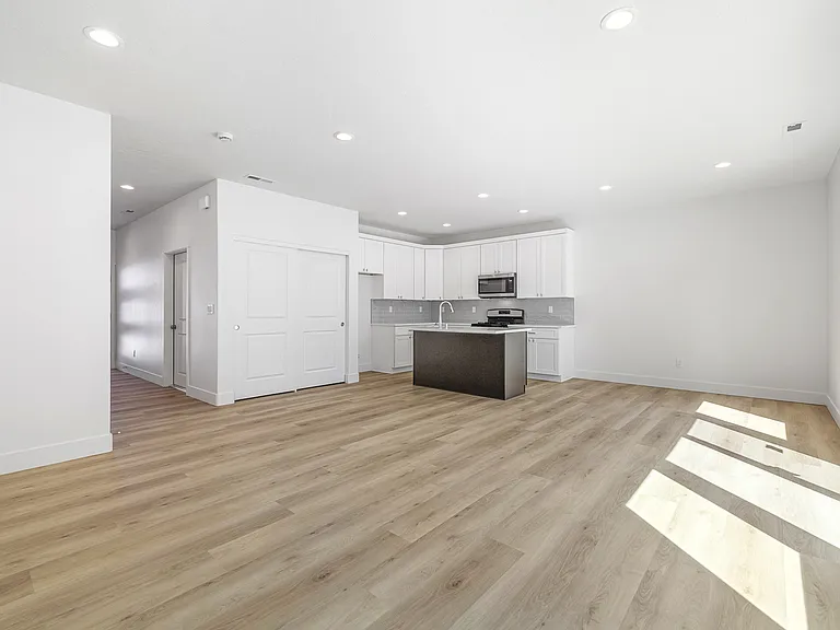 1163 S Underwood St #110 — Photo 3