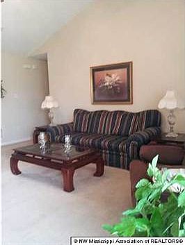 3rd image of 934 Edgewood Dr