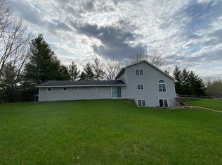 22420 Cedar Dr NW, Oak Grove, MN 55005