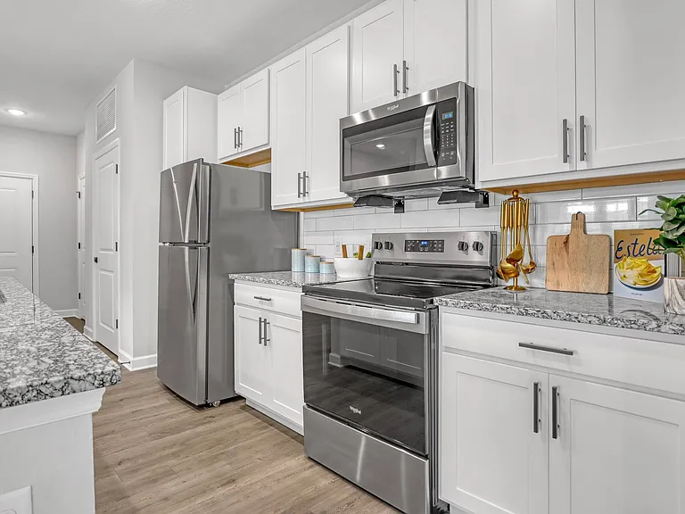 Palm Breeze Apartments — Photo 8