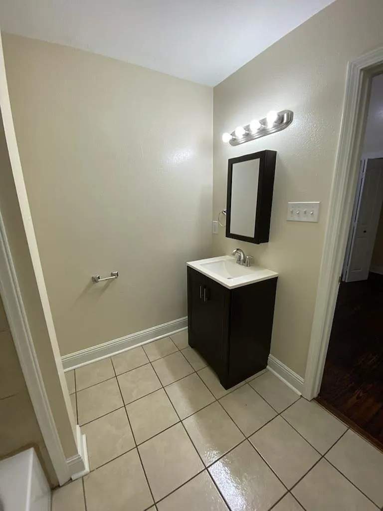 1 bed, $900 — Photo 1