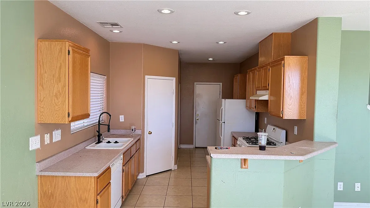 3 bed, 2.5 bath, 1521 sqft, $1,780 — Photo 3