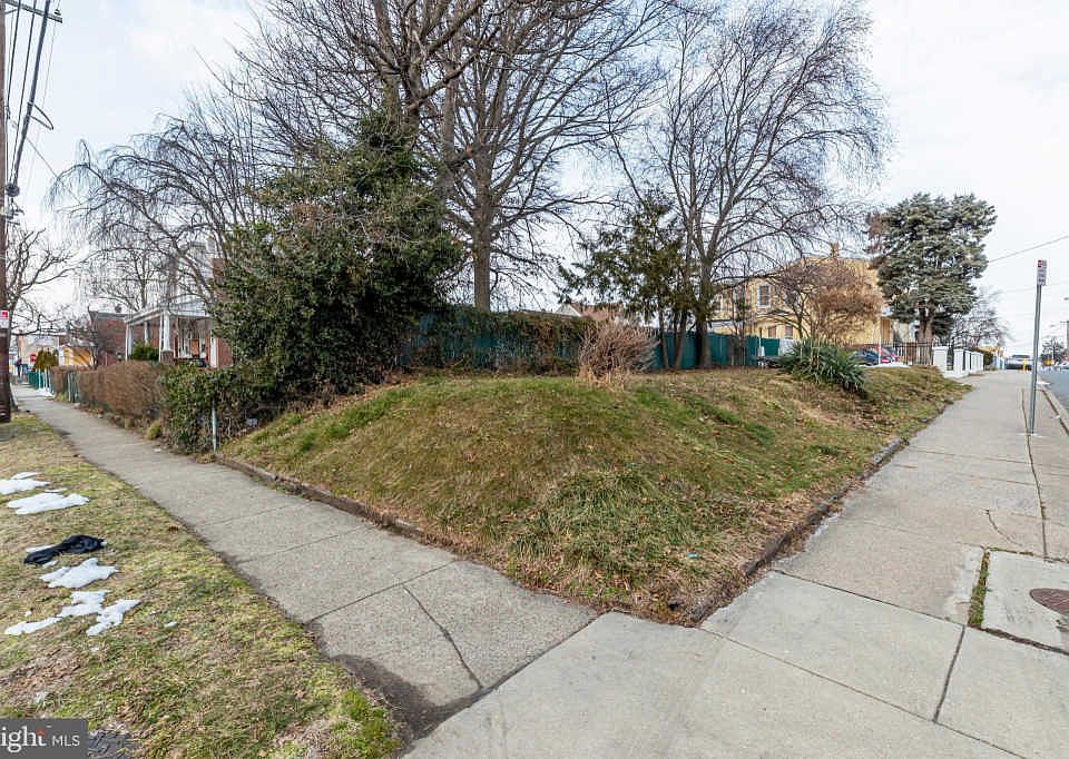 2nd image of 4811 Levick St