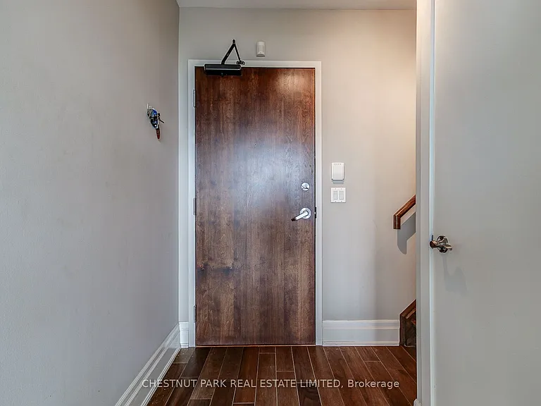 2 Fieldway Rd #Penthouse 05 — Photo 2
