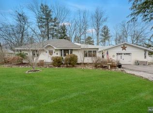 20 Ramapo Rd, Hewitt, NJ 07421