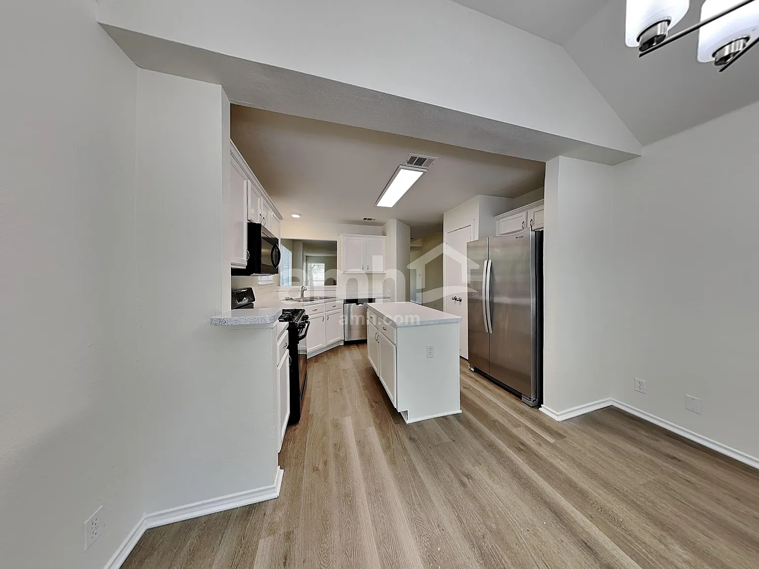 5 bed, 3.5 bath, 2668 sqft, $2,580 — Photo 4