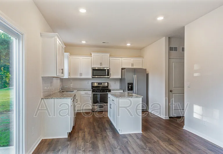 114 Sequoia Forest Dr — Photo 2