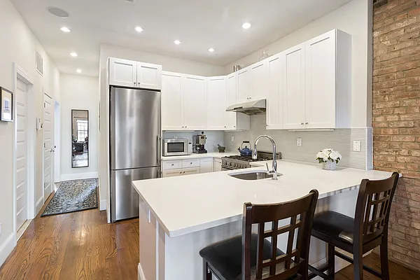 Sold by Compass | media 6