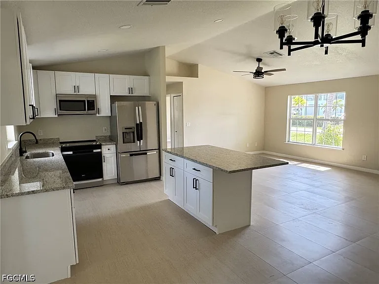 4426 SW Santa Barbara Pl — Photo 6