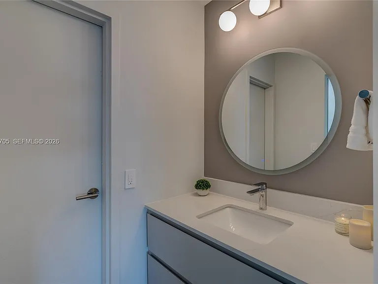 2000 NE 135th St #908 — Photo 17