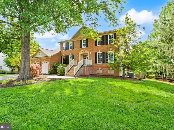 15445 Martins Hundred Dr, Centreville, VA 20120