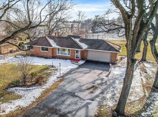 21W051 Woodview Dr, Itasca, IL 60143