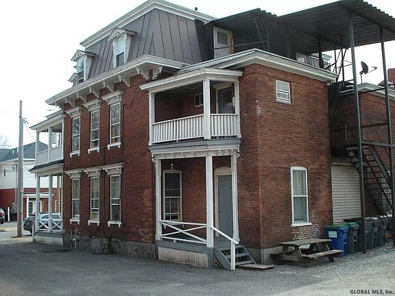 4th image of 6-8 Oak St