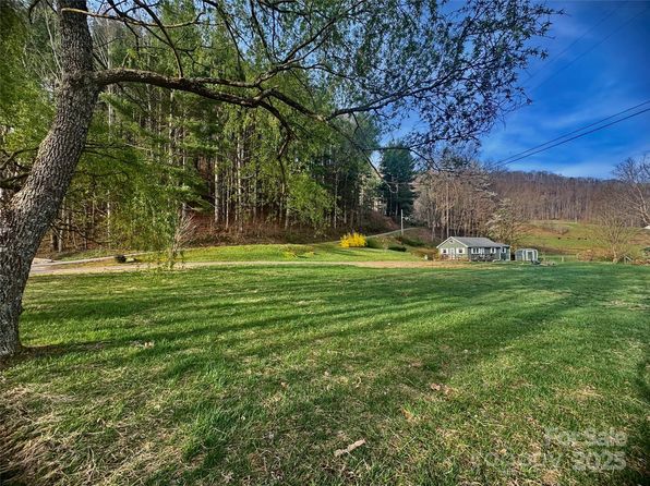 24 Baldridge Dr, Burnsville, NC 28714