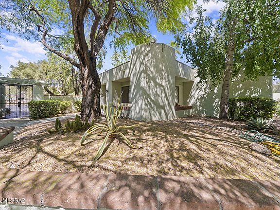 2nd image of 7853 N Calle De La Aldea